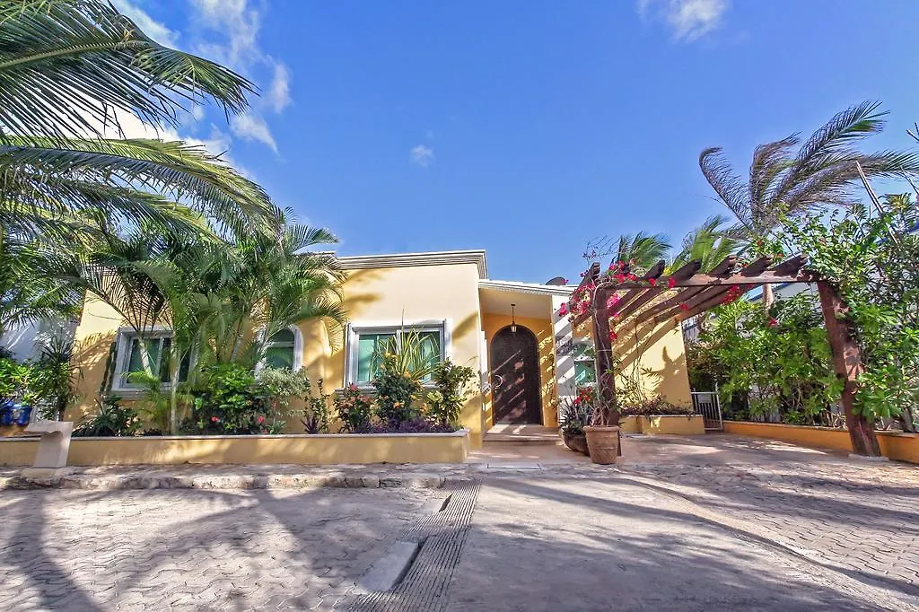 Villa Rebeka - Spectacular Beachfront Oceanview 4 Bedroom - At Playacar Phase I 0*, Playa del Carmen Mexico