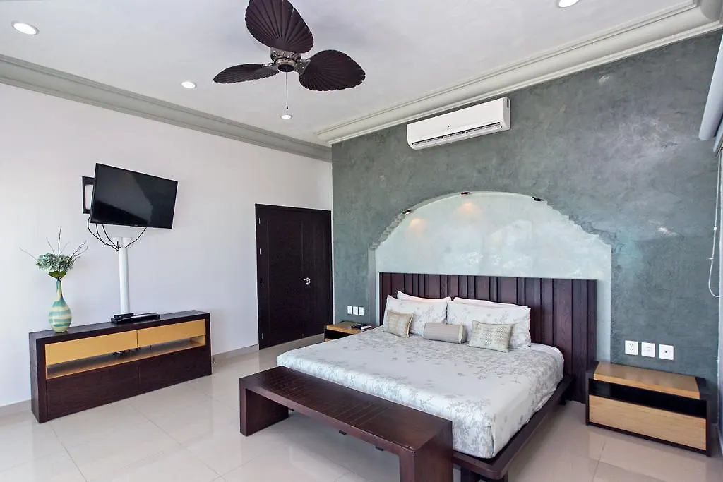 Villa Rebeka - Spectacular Beachfront Oceanview 4 Bedroom - At Playacar Phase I 0*, Playa del Carmen